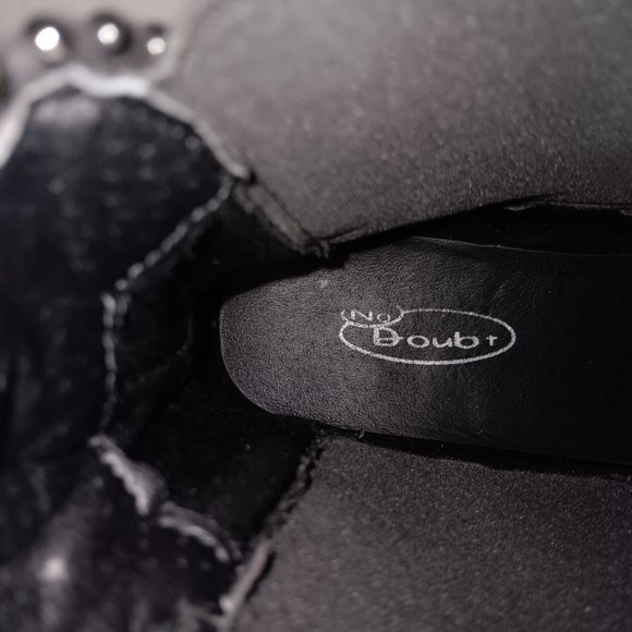 NO DOUBT PATENT LEATHER CROC PRINT BOOTS & HANDBAG - Picture 8 of 12